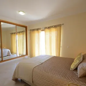 https://casa-da-torre-espetacular-v4-com-piscina.hotelaalgarve.com